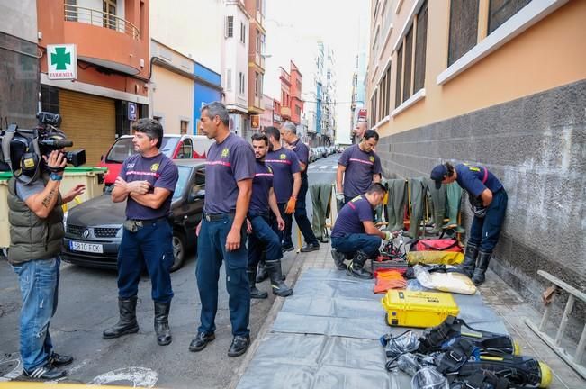 Efectivos de los Bomberos de Las Palmas de Gran ...