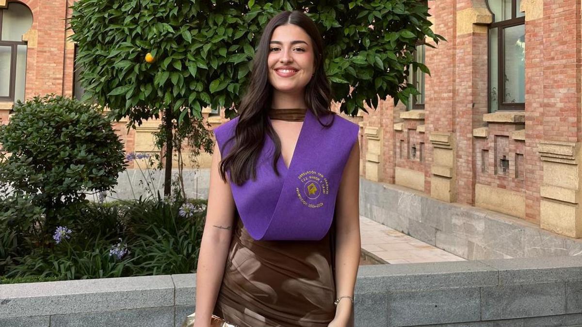 Ana Romero, en su reciente graduación en ciclo medio de Farmacia y Parafarmacia.