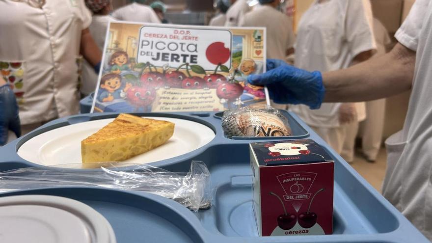 La Cereza del Jerte llega a hospitales extremeños con 100 kilos de picotas para pacientes ingresados