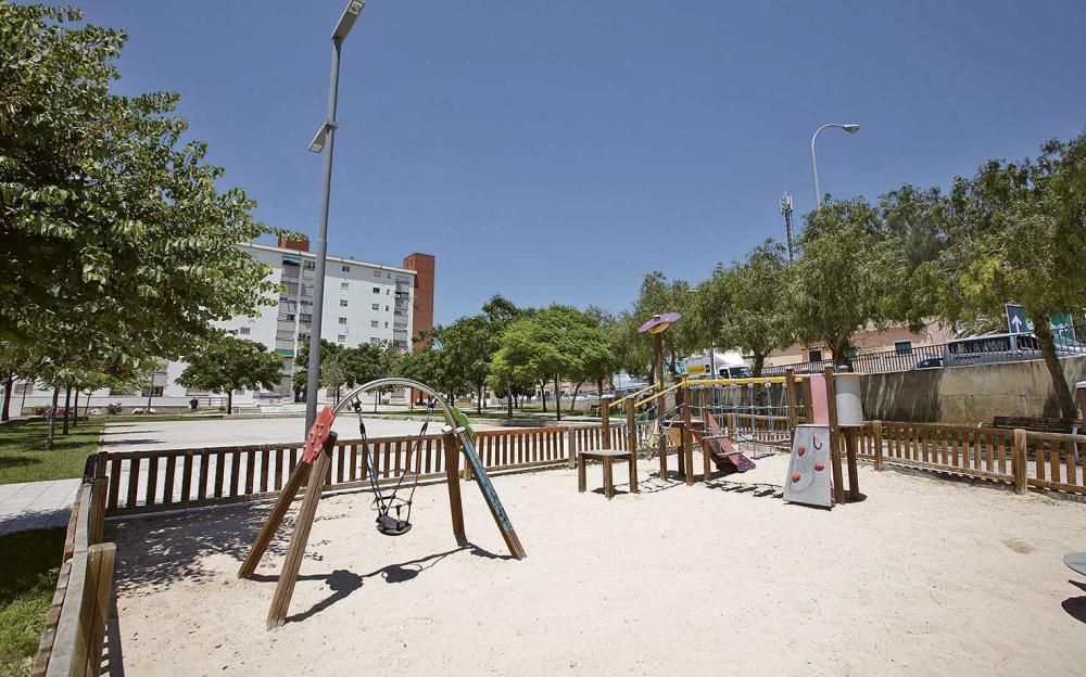 Parques infantiles sin sombra