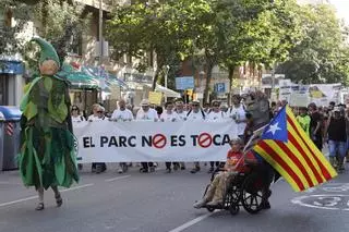 Les imatges de la protesta a Girona per defensar la zona verda del parc Jordi Vilamitjana