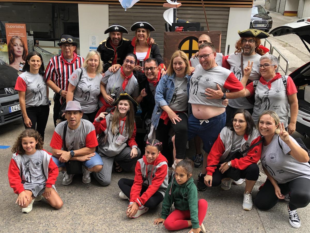 Cuesta abajo... con frenos: la Festa da Dorna de Ribeira avanza a rebufo de las carrilanas