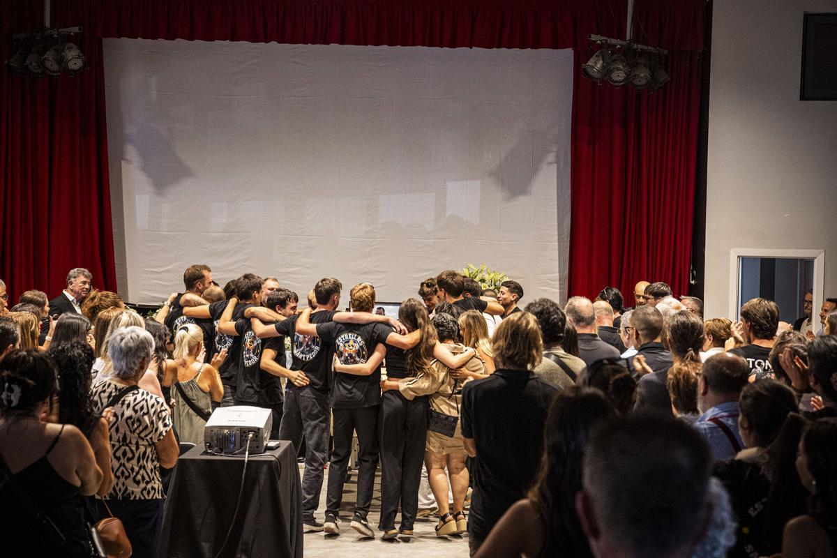 L'últim adeu de Sant Martí de Torroella a Pau Simon, el miner mort a Súria