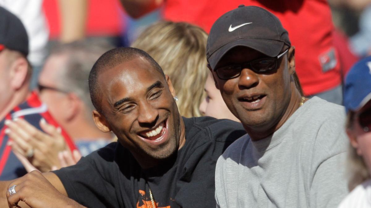 Joe Bryant junto a Kobe Bryant