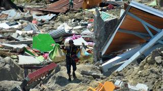 El antes y el después de los terremotos y el tsunami que asolaron Indonesia