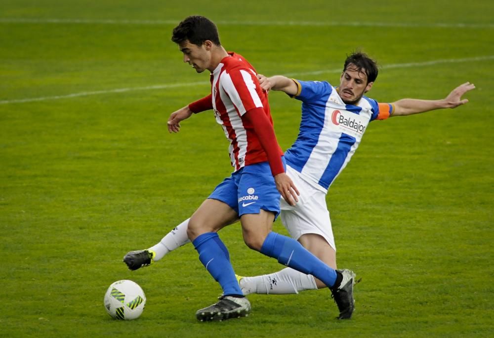 El partido entre el Sporting B y el Real Avilés, en imágenes