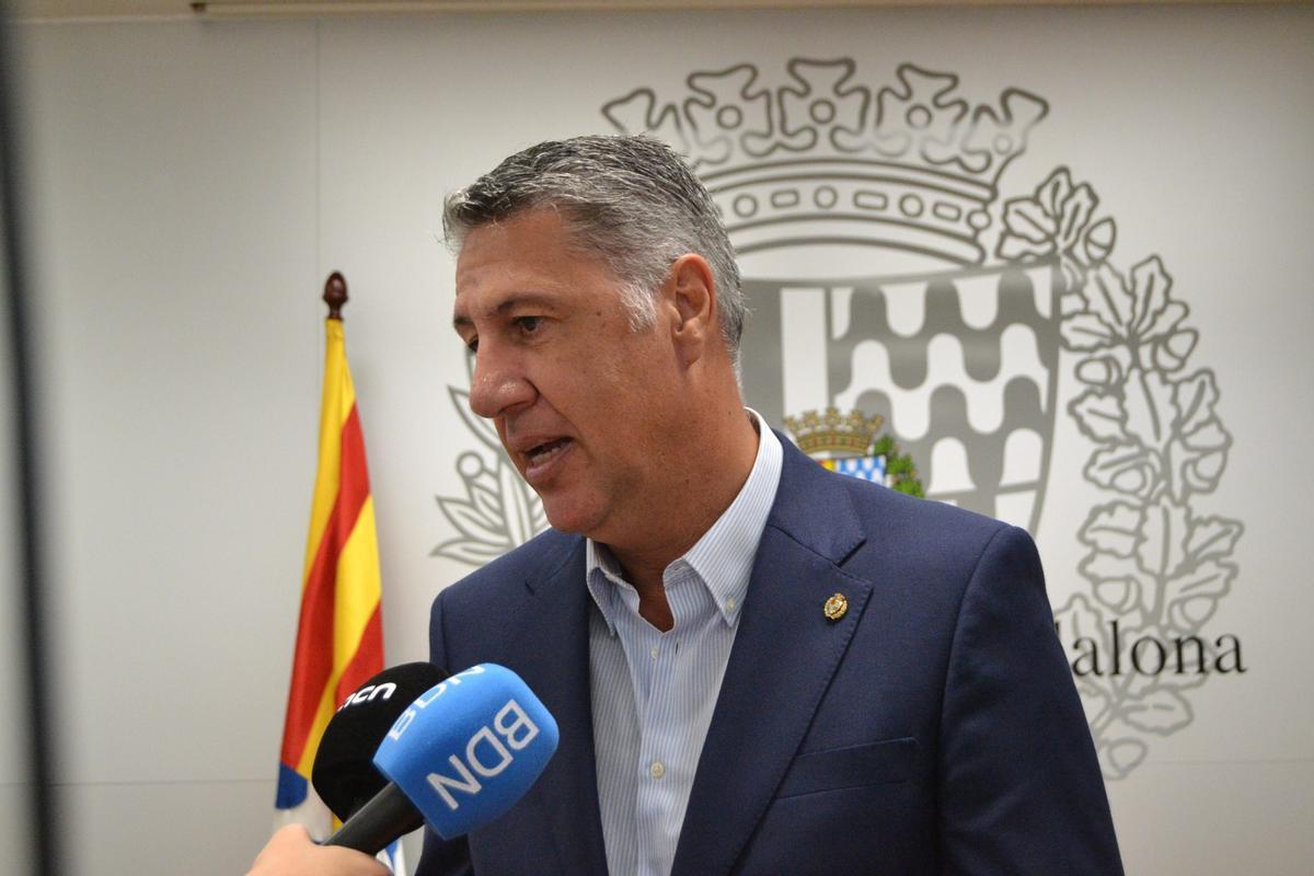 El alcalde Albiol declara ante los medios de comunicación su postura sobre la advertencia de la ministra Ribera