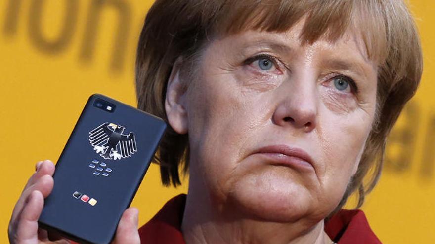 Merkel amb el seu dispositiu.
