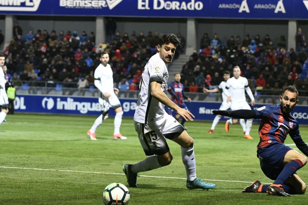 El partido entre el Huesca y el Sporting, en imágenes