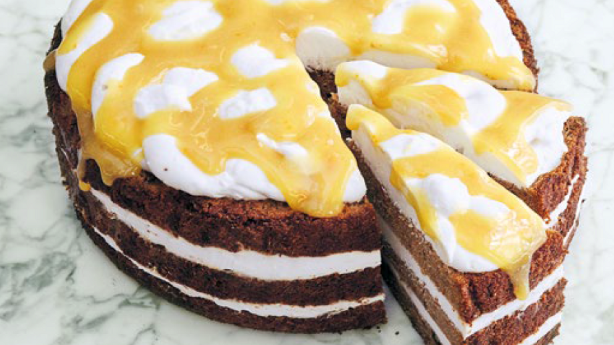 Com fer un deliciós ‘carrot cake’ amb crema de coco i salsa de taronges