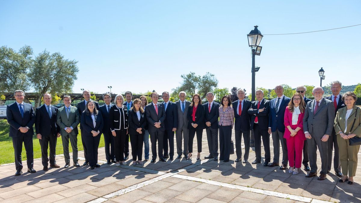 Antonio Huertas, en el centro, durante el último Consejo de Mapfre y el patronato de Fundación Mapfre celebrado en Villanueva de la Serena este año.