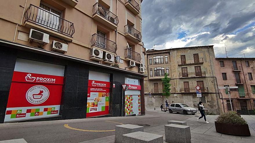 El supermercat Pròxim vist des del Joc de la Pilota | CARLES BLAYA