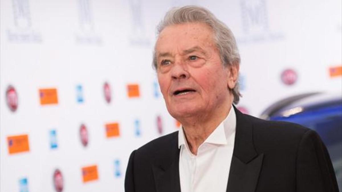 Alain Delon permanece hospitalizado_MEDIA_1