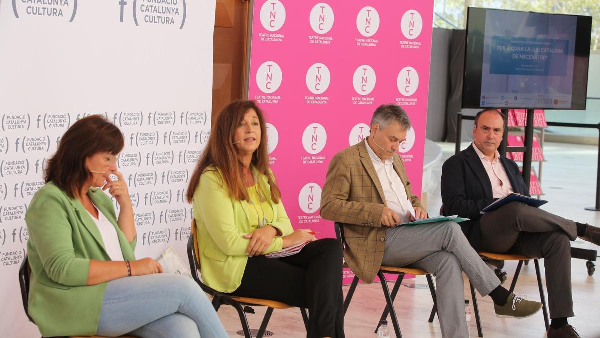 Irene Aragonès (ERC), Rocío García (PSC), Jordi Munell (Junts per Catalunya) y Daniel Serrano (PP), en el acto 'Per a quan la llei catalana de mecenatge? Normatives autonòmiques a debat'