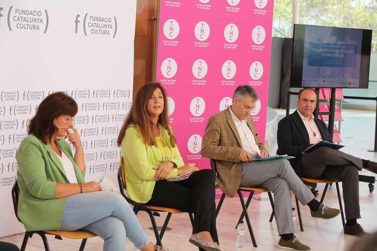 Irene Aragonès (ERC), Rocío García (PSC), Jordi Munell (Junts per Catalunya) y Daniel Serrano (PP), en el acto 'Per a quan la llei catalana de mecenatge? Normatives autonòmiques a debat'