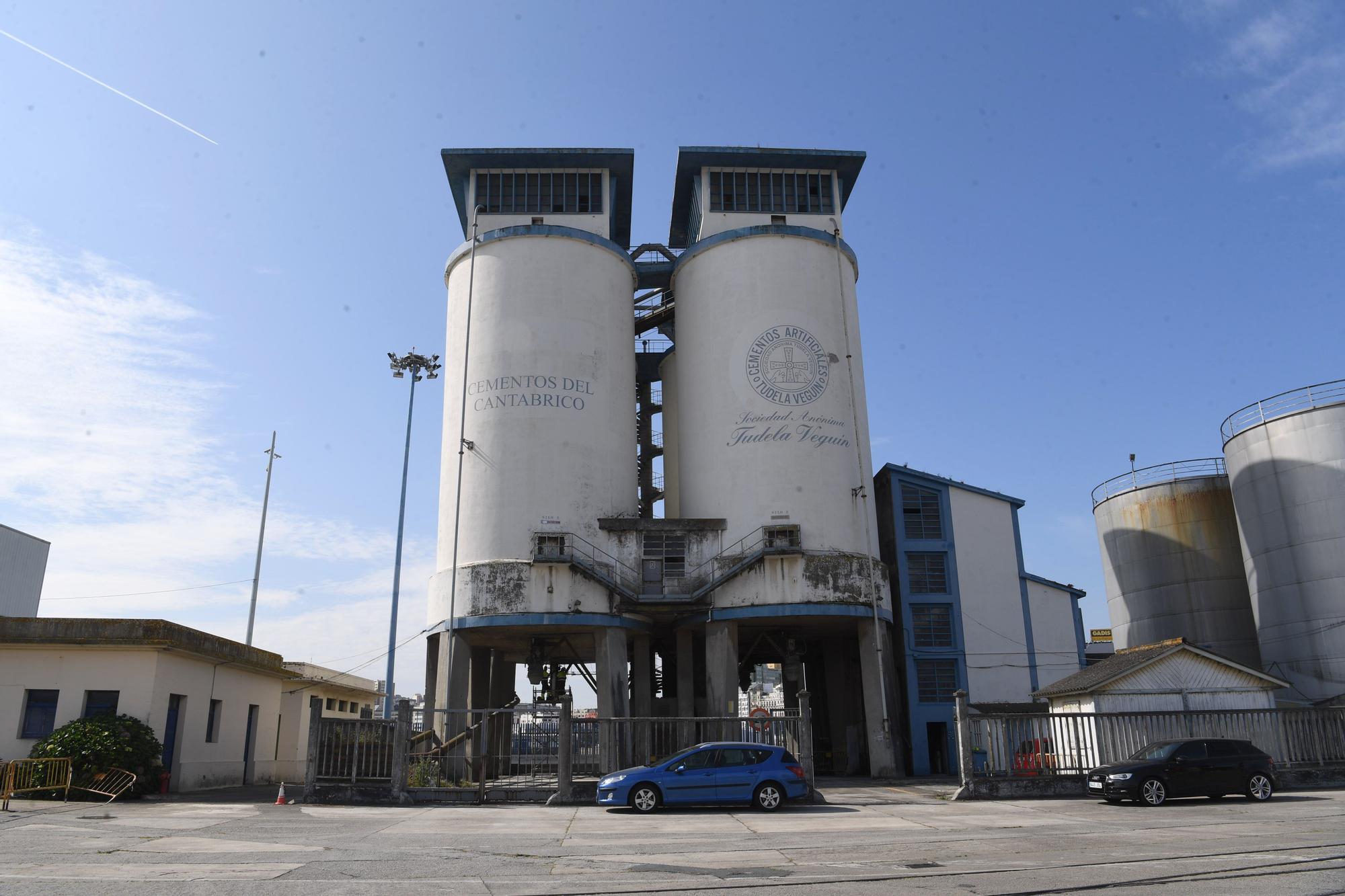 El Puerto de A Coruña demolerá la cantina, los silos y un local para abrir Calvo Sotelo a los peatones