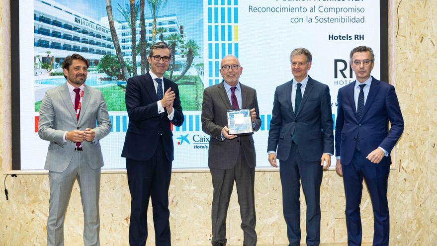 CaixaBank concede en Fitur a RH Hoteles el premio al compromiso con la sostenibilidad