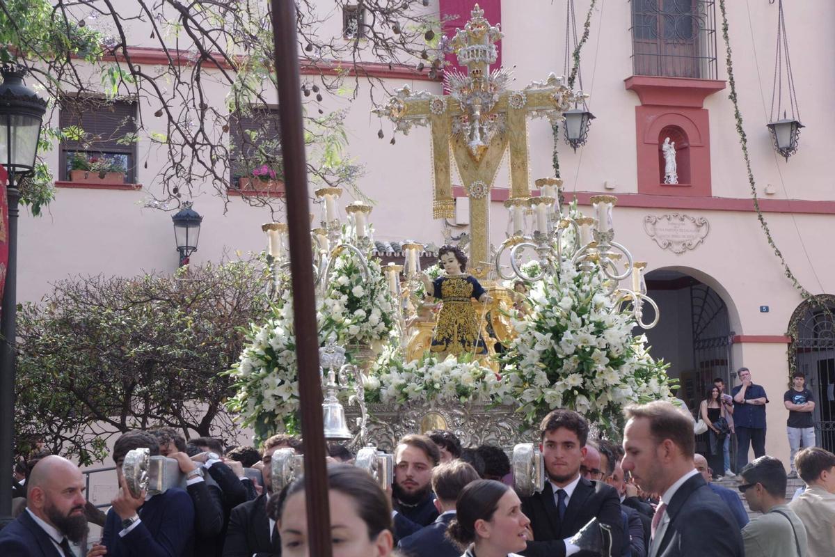 Procesión de la Santa Cruz Torre del Ángel de Salesianos en Málaga