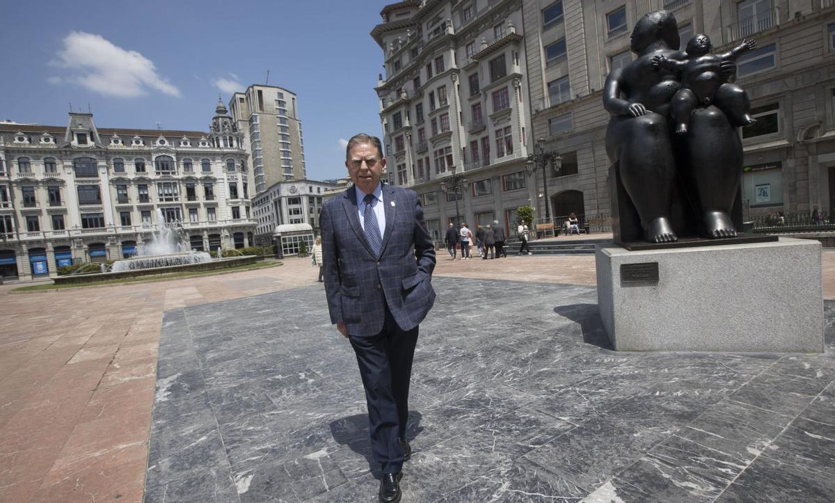 Canteli, ayer, en la plaza de la Escandalera. | Miki López