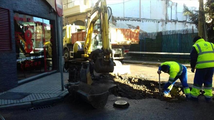 Quejas en Vasco Núñez por los continuos reventones en la red de agua potable