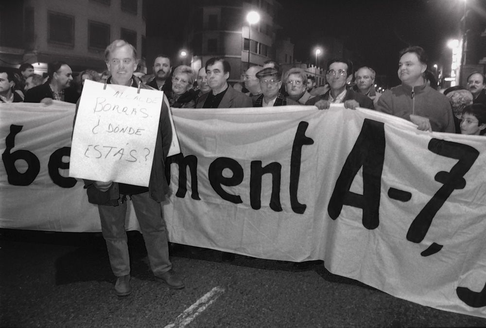 Hace 20 en Sagunt. La Coordinadora per l'alliberament de la A-7 exigía el traslado del peaje, para evitar los continuos accidentes y el paso de 10.000 camiones diarios en la N-340 a su paso por Sagunt.