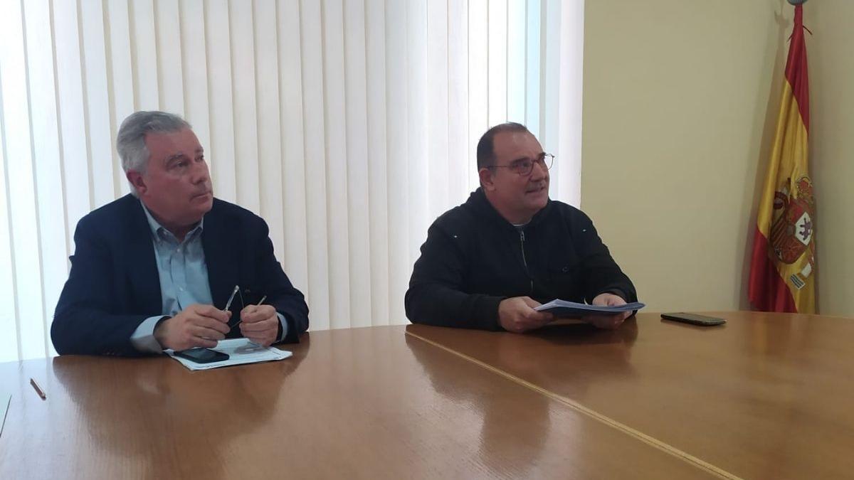 Manuel Lozano y Ángel Valadés, en rueda de prensa.