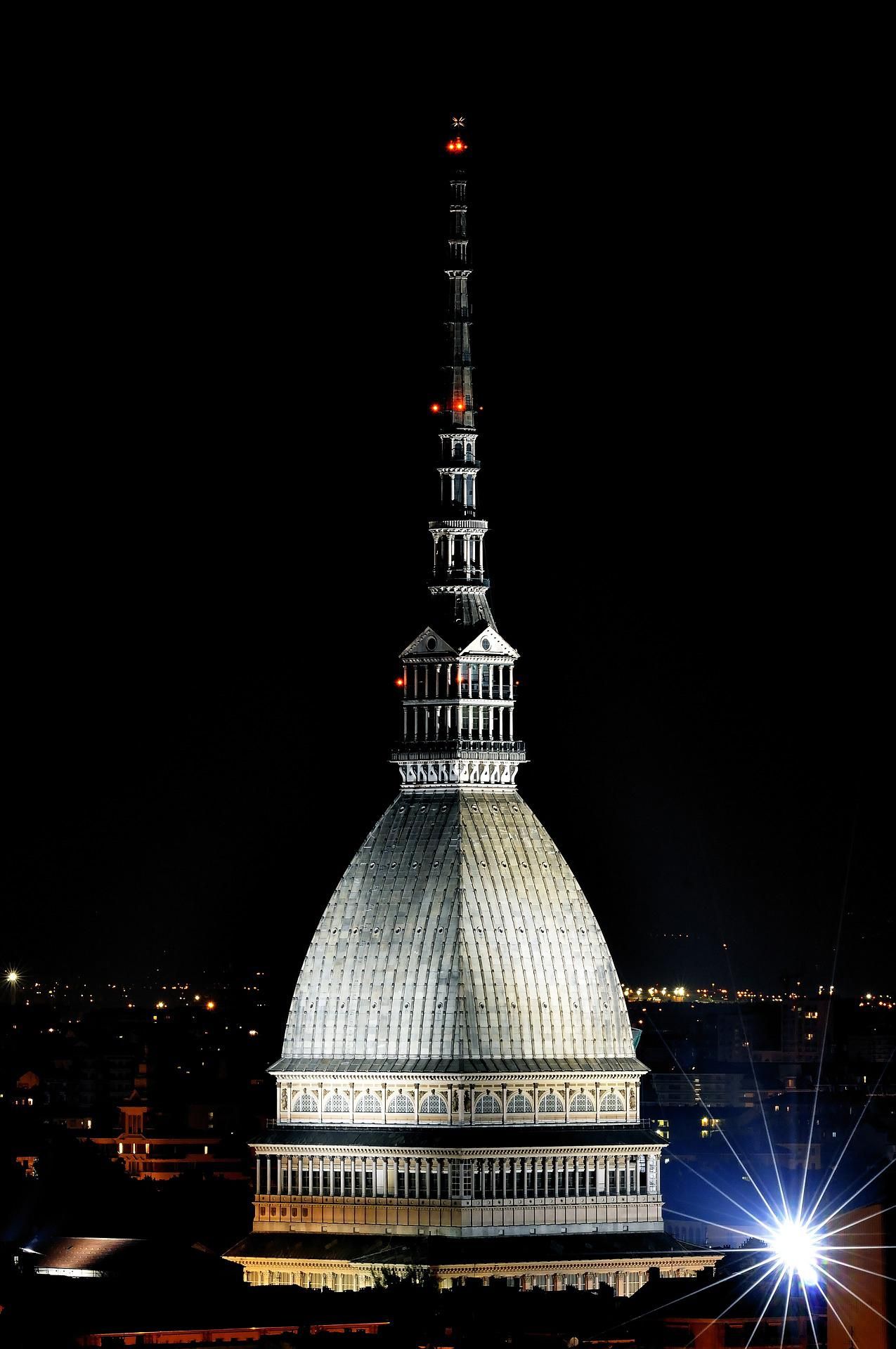 L’agulla de la Mole Antonelliana és gairebé tan alta com el propi edifici