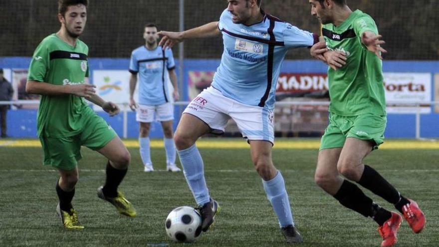 Chiño ya disputó esta temporada nueve partidos con el Compostela. // Bernabé