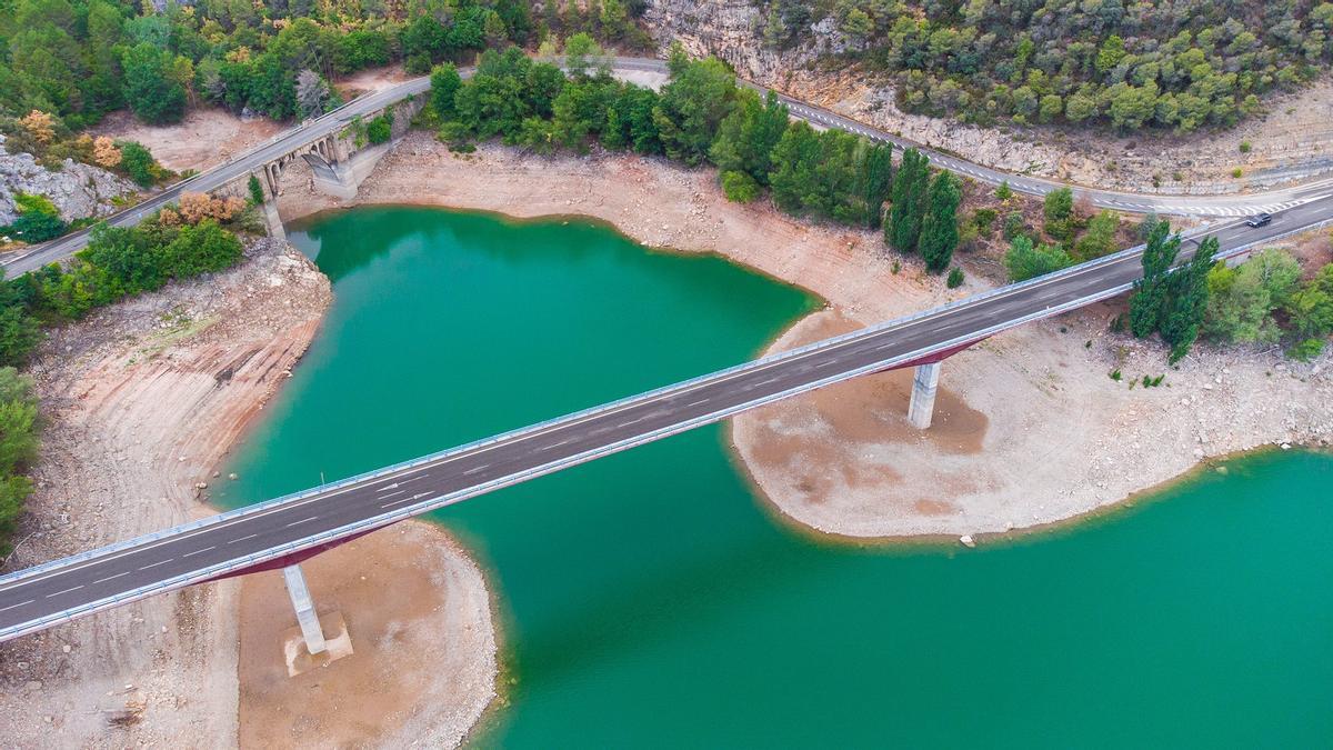 Imatge aèria del pantà d'Oliana