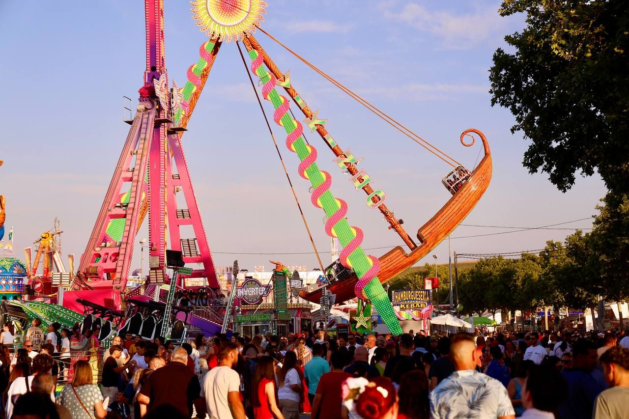 La Feria de Córdoba en imágenes: un martes para tomárselo sin prisas en El Arenal