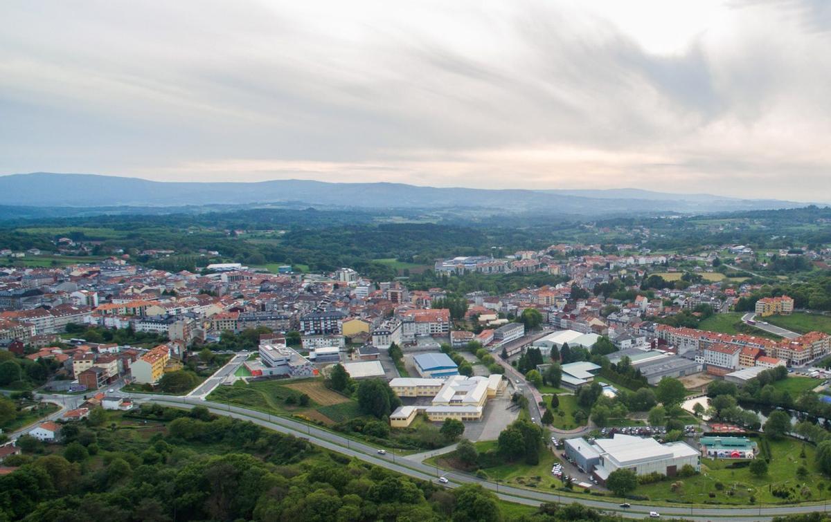 Panorámica de parte del núcleo urbano de Lalín.