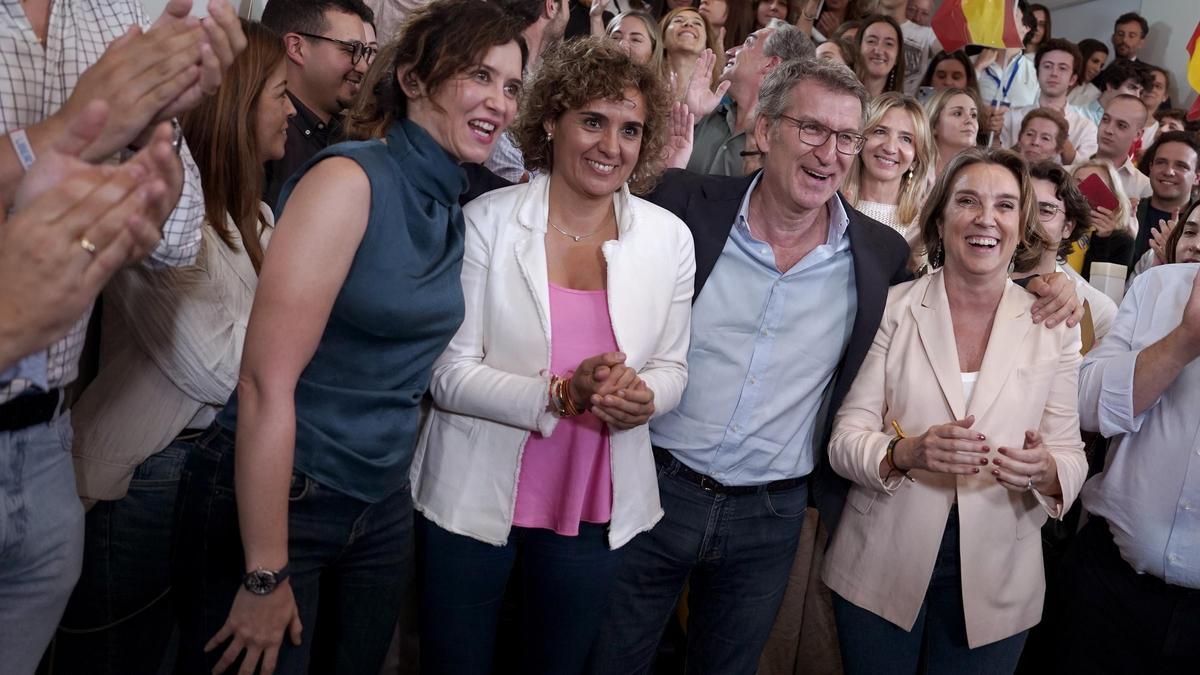 Isabel Díaz Ayuso, Dolors Montserrat, Albert Núñez Feijóo y Cuca Gamarra celebran la victoria del PP en las elecciones europeas