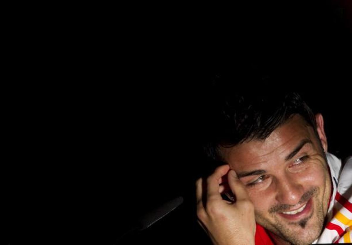 El jugador David Villa somriu durant una roda de premsa a Potchefstroom.
