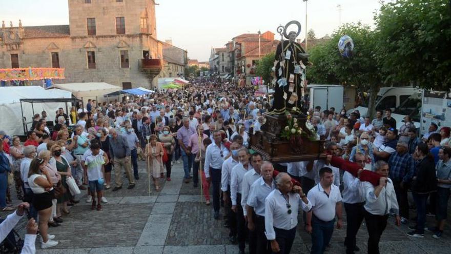 Recuperan en Ourense una de las joyas que robaron a la Virgen en Caleiro