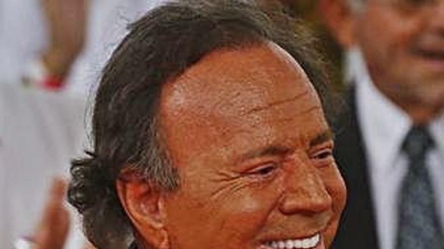 Julio Iglesias.