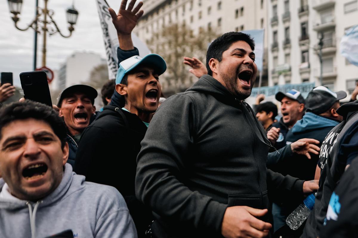 Violenta represión de Milei en una protesta de jubilados en Argentina