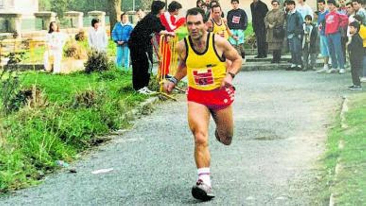 José Luis Sierra, ayer en el parque de Pravia. | Miki López