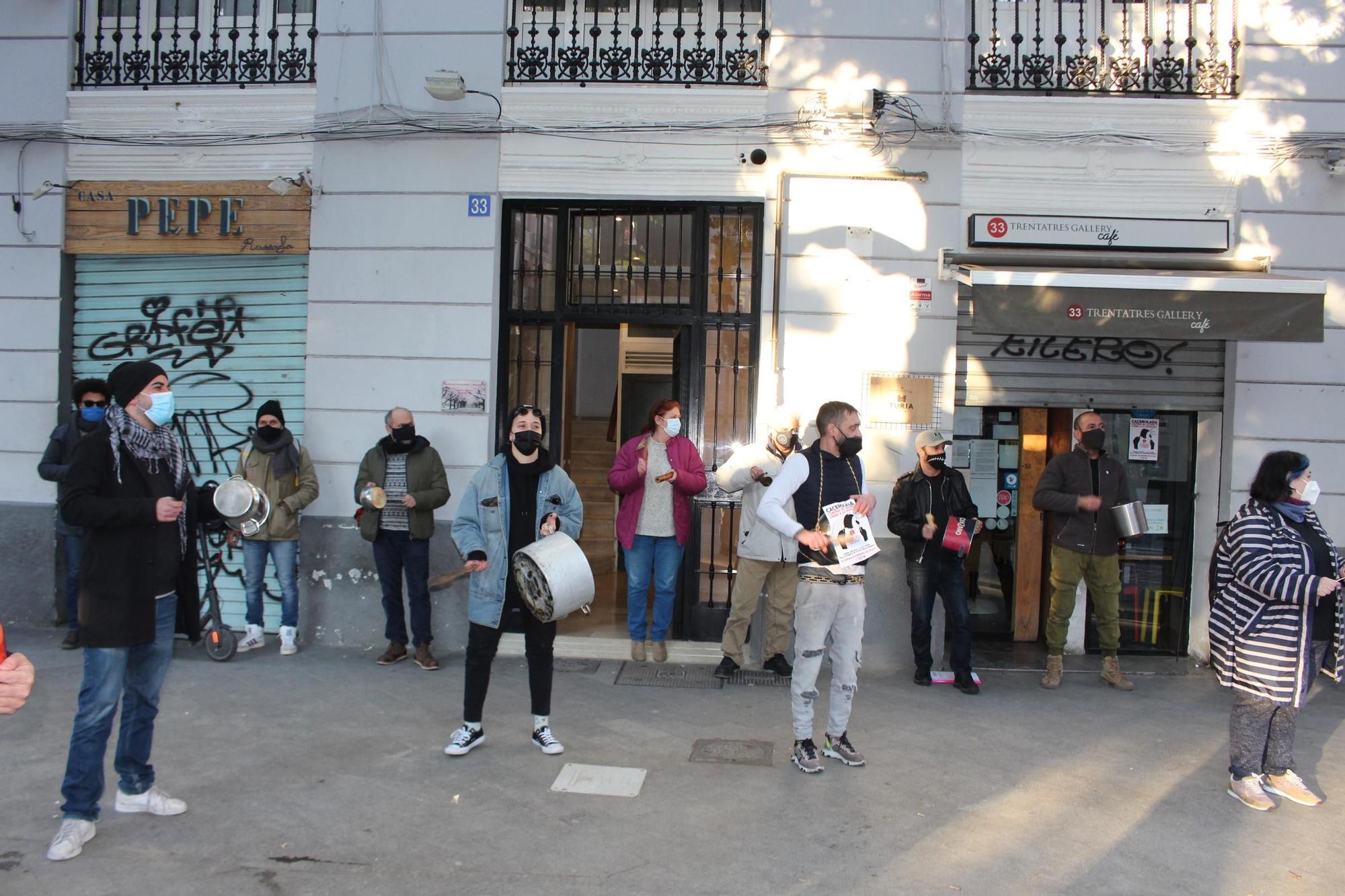 Cacerolada de la hostelería en contra del cierre a las 17 horas