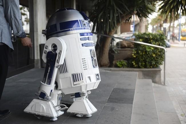 Ricardo Frazer y su R2D2 visitan La Provincia