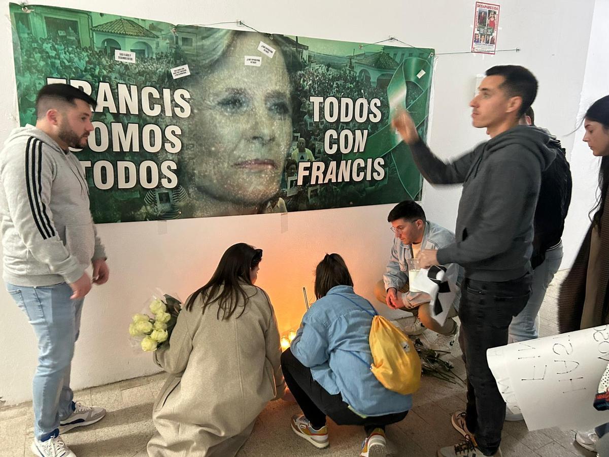 Fotogalería | Concentración del pueblo de Hornachos en apoyo a la familia de Francisca Cadenas