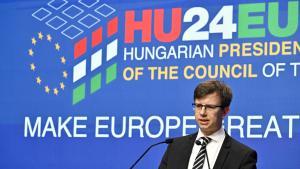 El ministro húngaro de Asuntos Europeos, Janos Boka, durante la rueda de prensa en la que ha detallado sus prioridades para la presidencia de turno, este martes en Budapest.