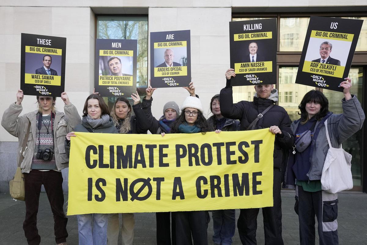 Greta Thunberg llega a su juicio en Londres