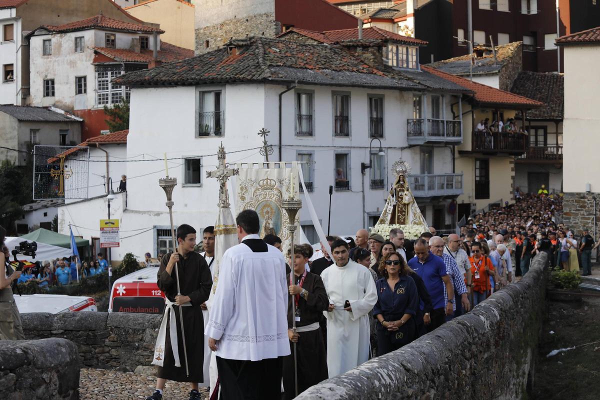 Así fue la impresionante Descarga que hizo temblar a Cangas del Narcea: 6.22 minutos de estruendo y casi 100.000 voladores en el cielo