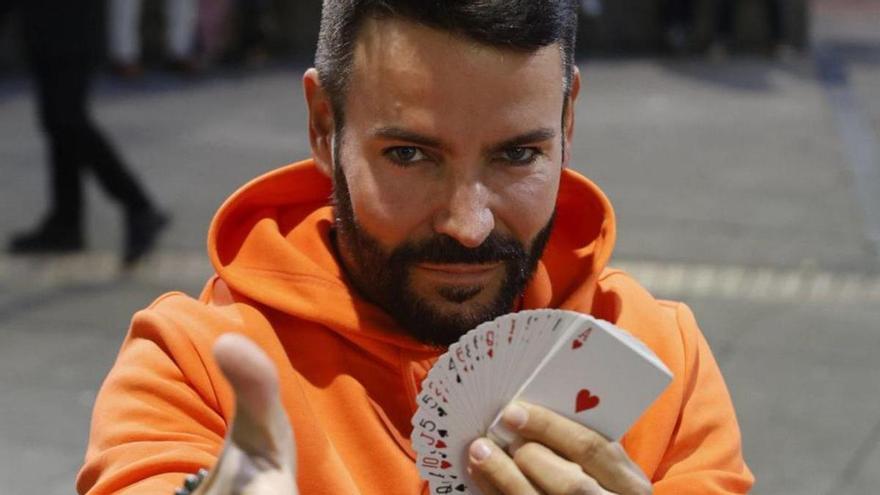 José Armas, en el paseo de Begoña.  | MARCOS LEÓN