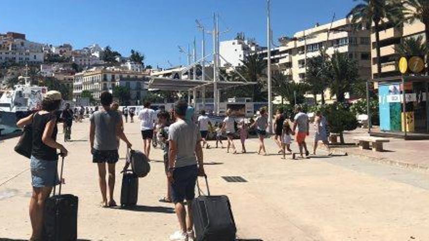 La oficina de información turística se encuentra junto a la estación marítima de Formentera.