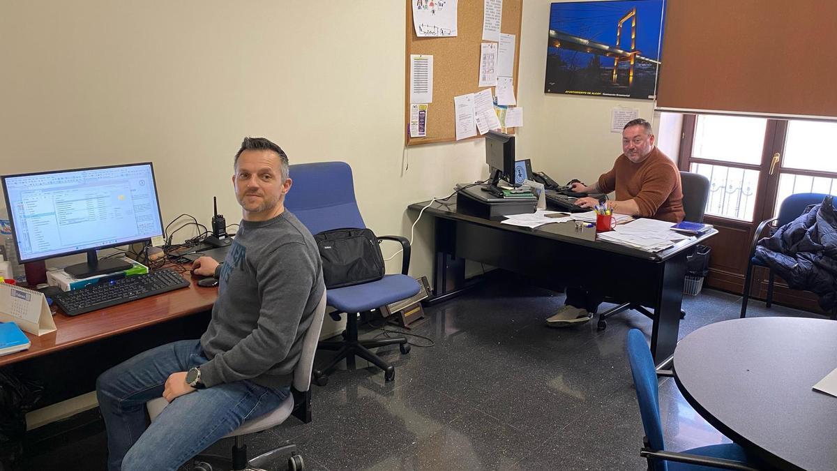 Los dos agentes de la Policía Local de Alcoy que forma parte del programa Agente Tutor