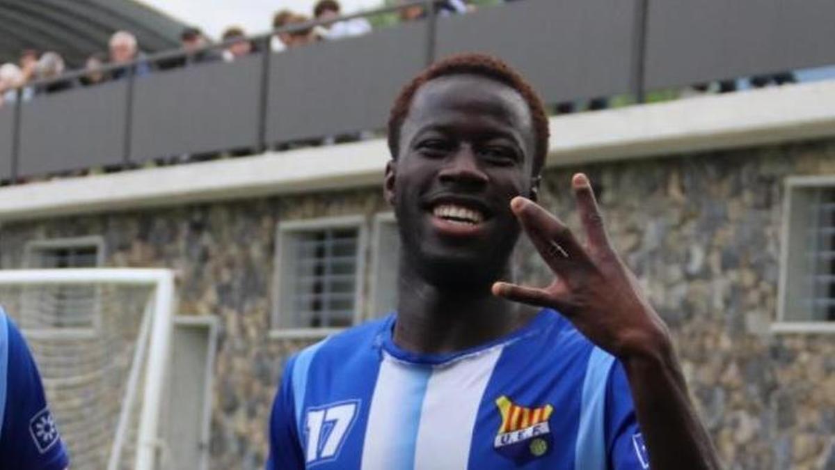 Sicka celebra un gol amb el Figueres.