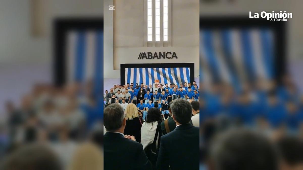 Continúa la celebración del ascenso con la visita de la plantilla y cuerpo técnico al Espacio Avenida de ABANCA