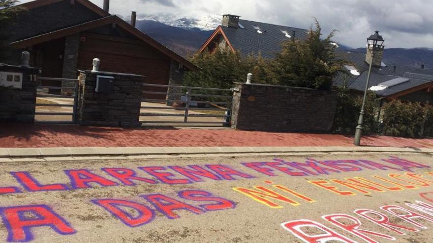 La pintada davant la casa de Llarena a Das