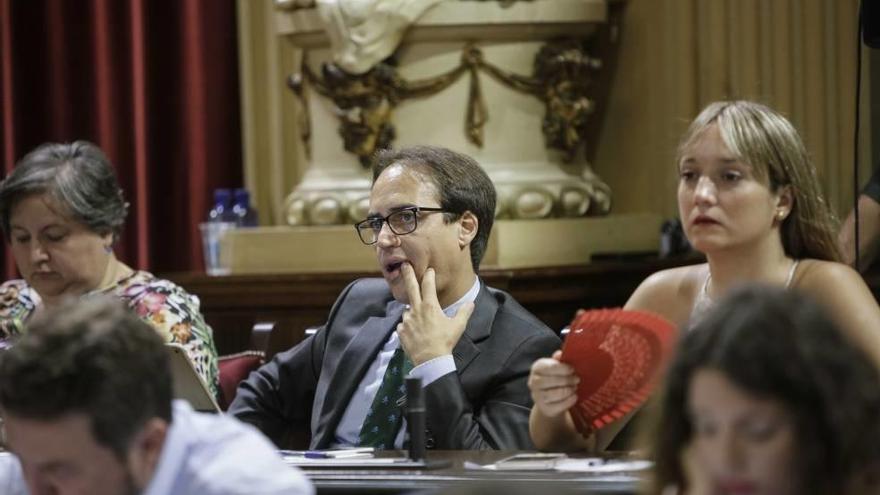 Gijón se sentó ayer en el Grupo Mixto en el Parlament.